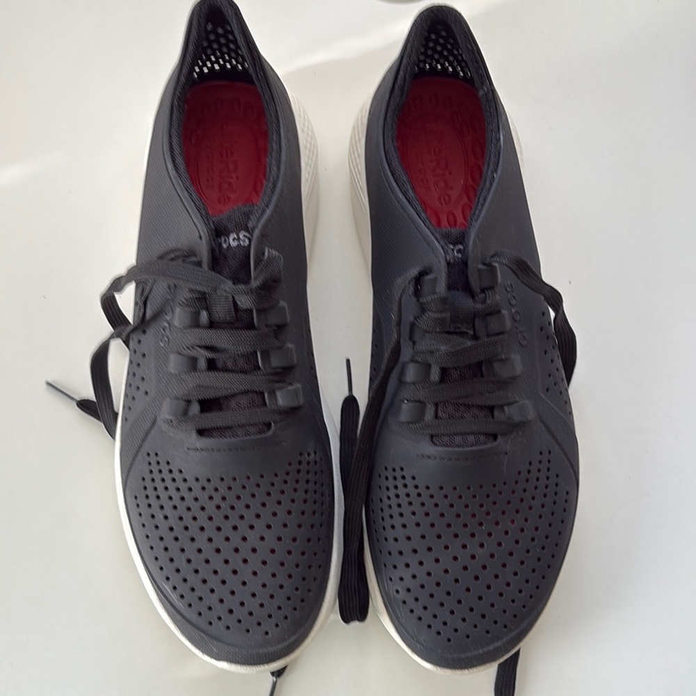 Crocs Men's Black w White soles breathable sneakers